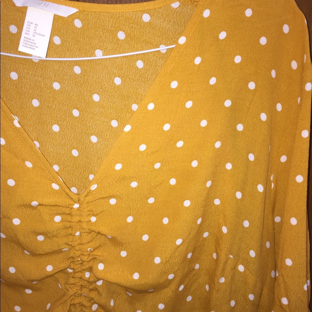 Polka Dot Ruched Yellow Top - Picture 3 of 4